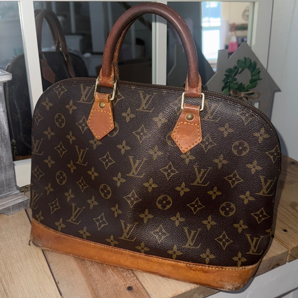 Authentic Louis Vuitton Vintage Alma LV Brown Tan Monogram - Picture 4 of 17